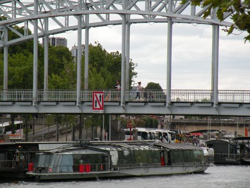  bateaux mouches et passerelle Debilly